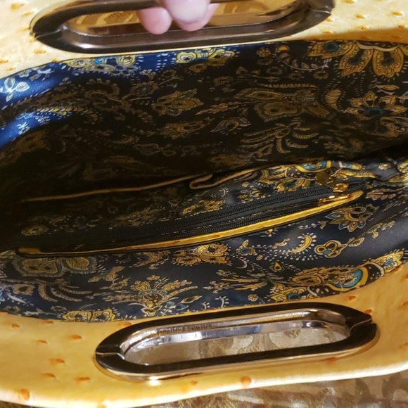 Clutch - Picture 3 of 3